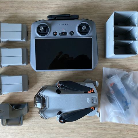 DJI Mini 4 Pro drone Fly More Combo. 1mnd gammel.