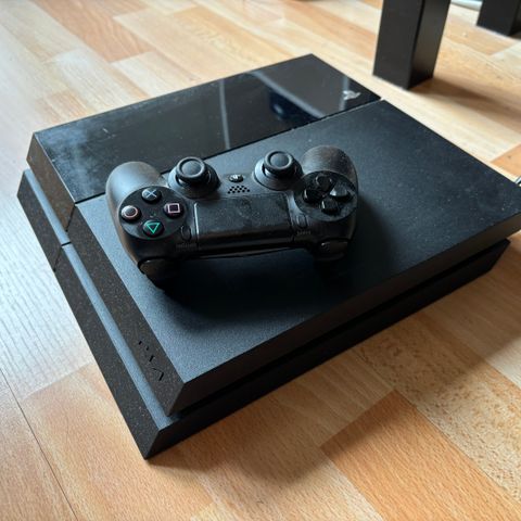 Playstation 4 m/1 kontroll