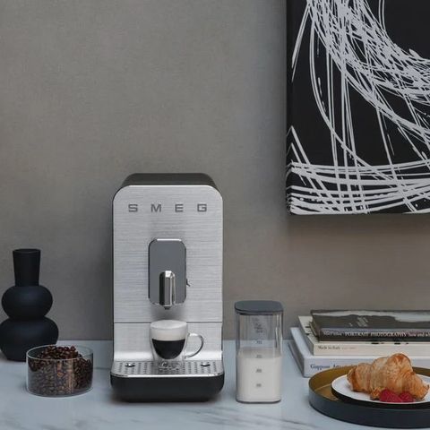 Smeg espressomaskin (m/ innebygd melkesteamer)