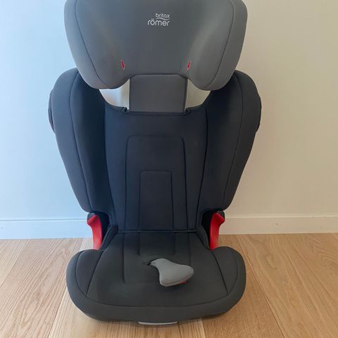 Britax Römer Kidfix 2 s - pent brukt bilstol med det ekstra punktet mellom bena