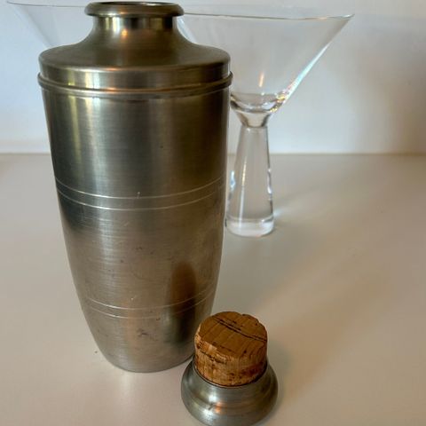 Vintage drinkmikser/ shaker i tinn