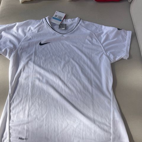 Nike fit fotball t-skjorte dame hvit str.M Ubrukt