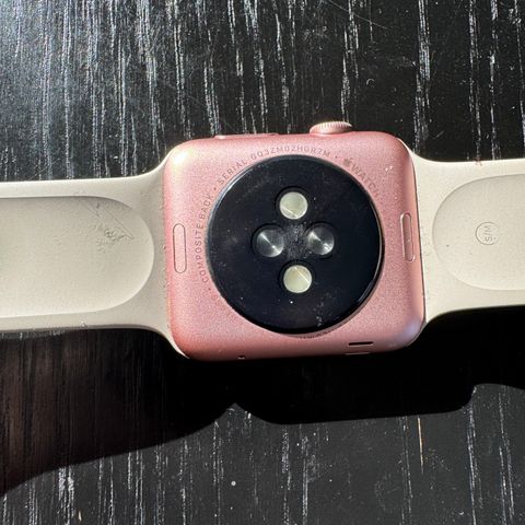 Apple Watch series 3 42 mm defekt