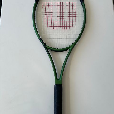 Lite brukt Wilson Blade 101L V8.0 Tennisracket