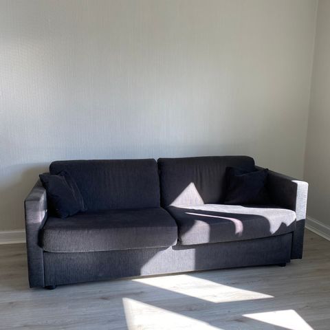 (RESERVERT) Solid sovesofa gies bort mot henting