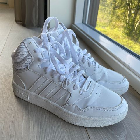 Råkule Adidas sko str 38. Såvidt brukt.