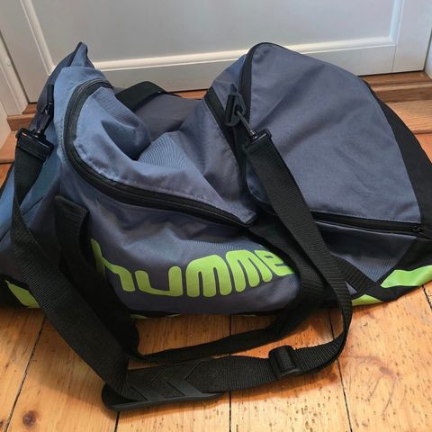 Mellomstor Hummel bag, selges!