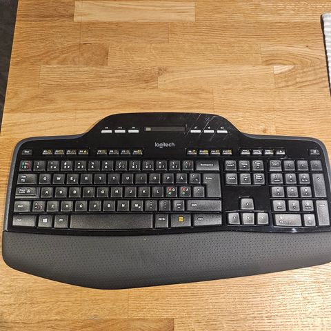 Selger et fint Logitech MK710 tastatur og mus