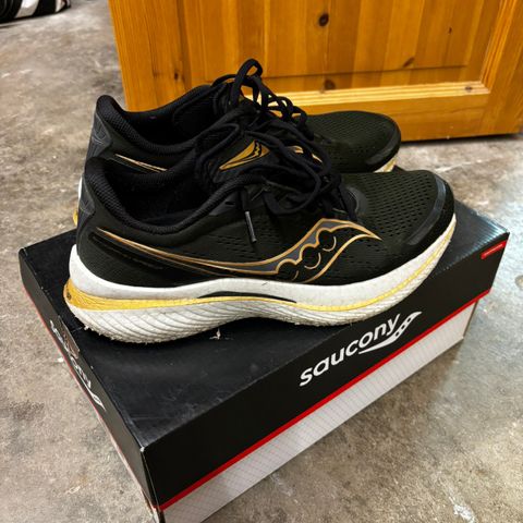 Saucony Endorphin Speed 3, str 44.5