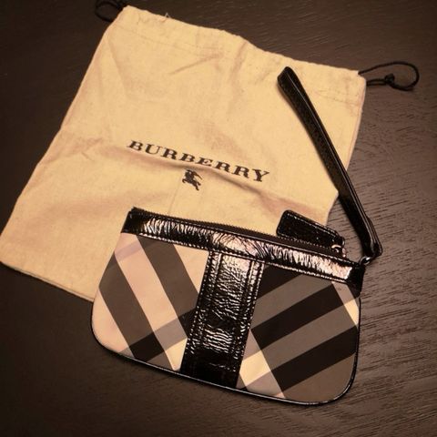 Burberry clutch