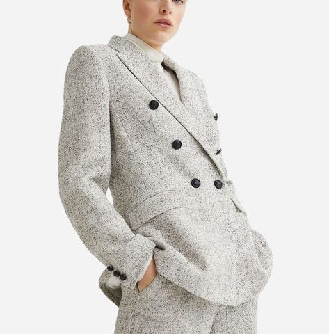 Blazer i boucle - str 42 som ny. Brukt en gang.