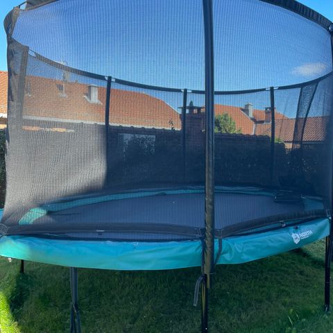 Stor trampoline