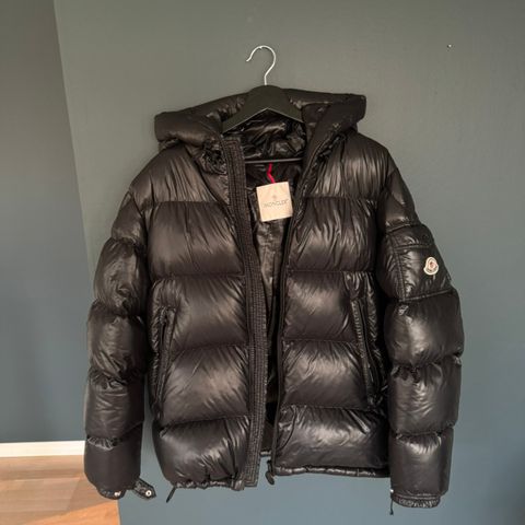 Moncler jakke str 3