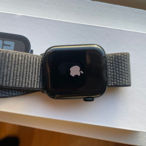 Apple Watch  SE 2nd 44mm