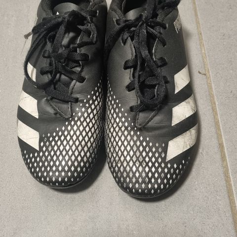 Adidas predator fotballsko