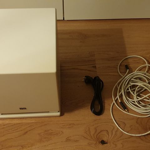 Tyskbygget Elac subwoofer m. 5m kabel