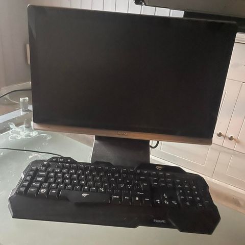 Pc-skjerm og tastatur