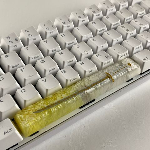 Artisan Resin Keycaps - Yellow Sword - Custom Keycaps - Gaming tastatur