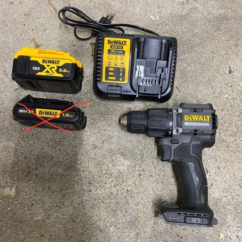 Dewalt slagdrill, lader og batteri