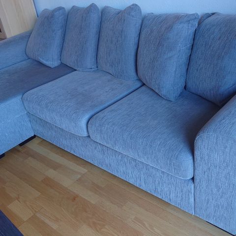 Pent brukt sofa.