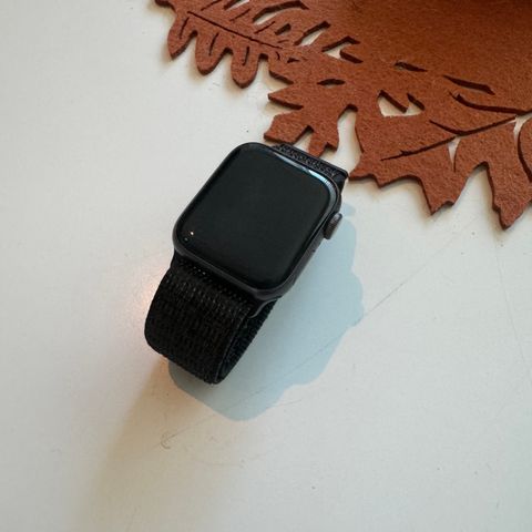 Apple watch series 4 (grå/svart)