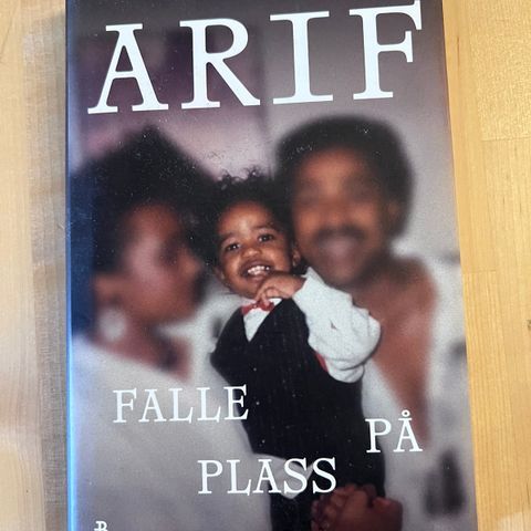 Arif bok - Falle På Plass (signert)