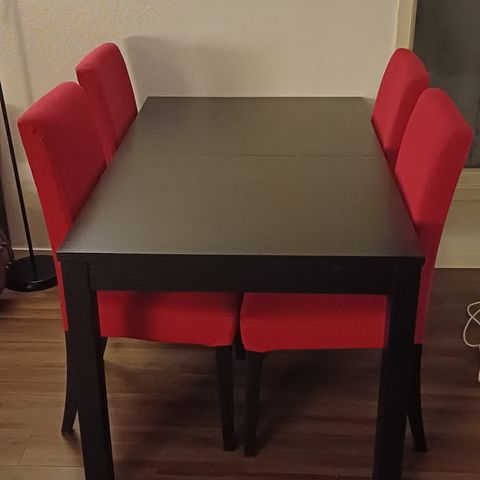 IKEA spisebord m/ 4 stoler