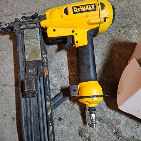 Dewalt krampe pistol