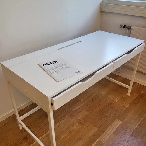 Helt ny pult fra Ikea - arbeidsbord