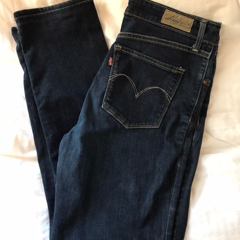 Levi’s jeans: Demi Curve Classic Slim leg. Str 29