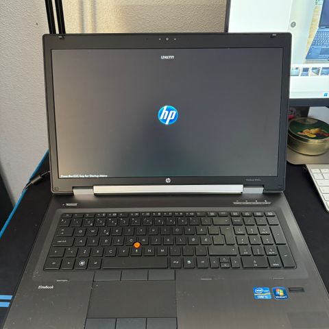 HP EliteBook 8760w 17.3" Intel i5 2.5 GHz, 16 GB RAM, 256 GB SSD, Windows 10 Pro