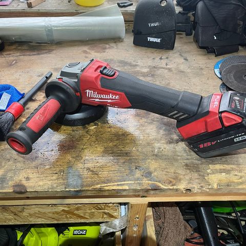 Milwaukee 18v vinkelsliper med batteri