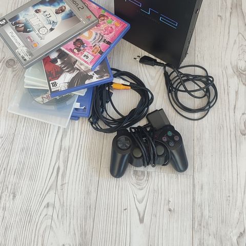 Playstation 2 konsole med spill