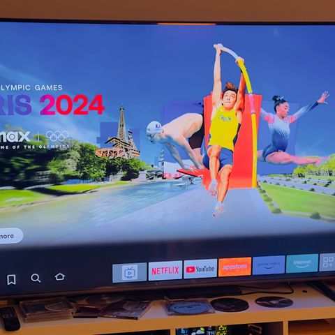 SAMSUNG 65" 4K SMART QLED TV QE65Q65BAUXXC, med fjernkontroll