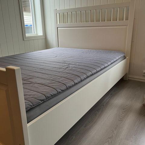 Komplett Hemnes seng 150x200 med madrass