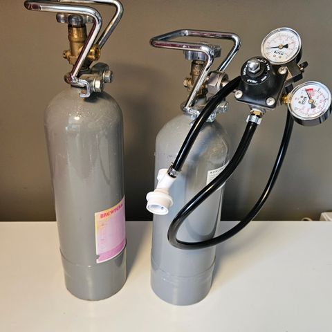 2 stk 2 kg CO2 tank/flasker med manometer