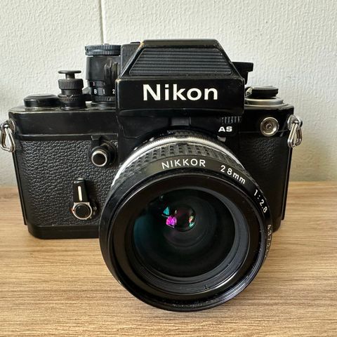 Nikon F2 med 28 mm f2,8 / DP-12. (kan levere på Østlandet)