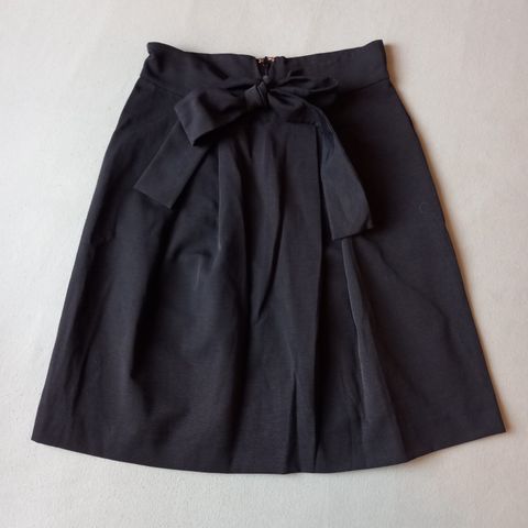 New MaxMara black skirt, size 36 (IT40)