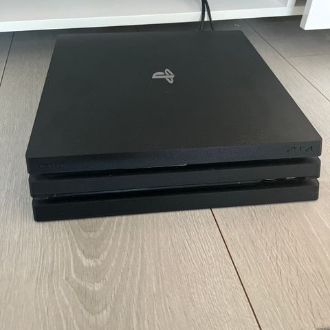 Ps4 Pro Med Utstyr