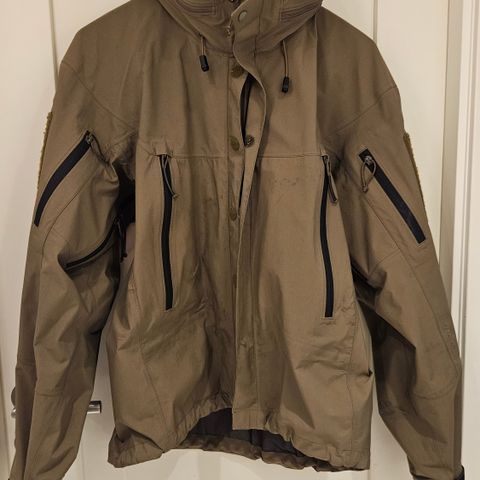 Arcteryx Leaf Alpha jakke (str M)