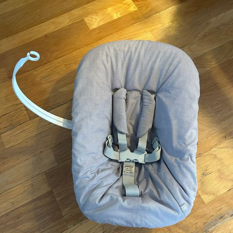 Stokke newborn sete m/ lekebøyle ☁️