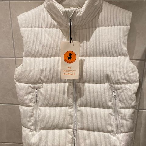 Ny og ubrukt Save The Duck dun vest i str. M.  3000kr.