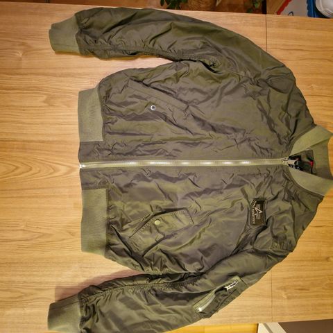 Alpha Industries bomberjakke grønn