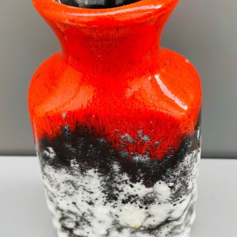 Ü-Keramik Tyskland 15 cm vase i fat lava keramikk 1970-tallet