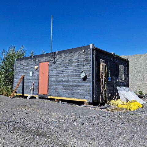 2 stk brakker - kan bli til et fint microhus / anneks / kiosk