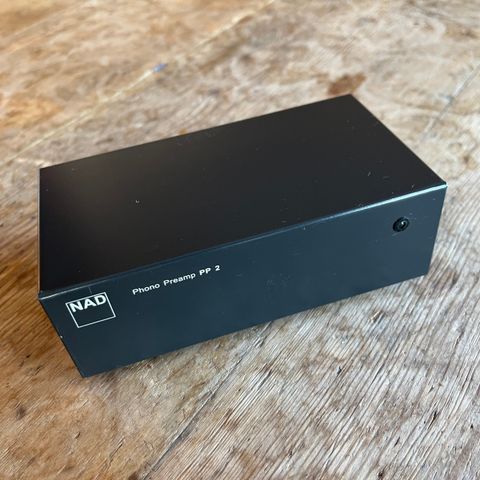 Preamp fra NAD - Modell PP2