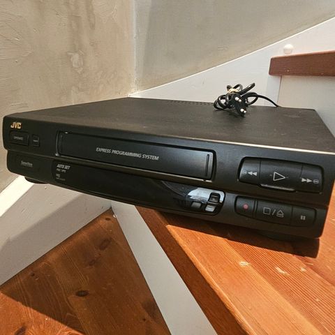 VHS spiller - JVC HR-A637