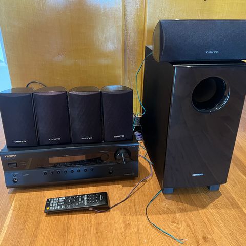 Onkyo HT-R380 5.1 surround anlegg