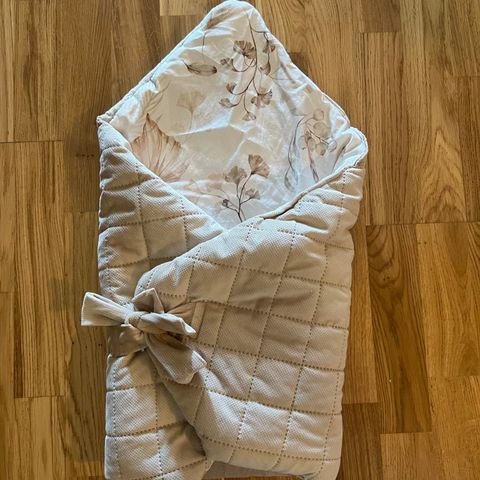 Sovepose/babywrap/leketeppe