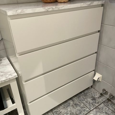 Malm kommode